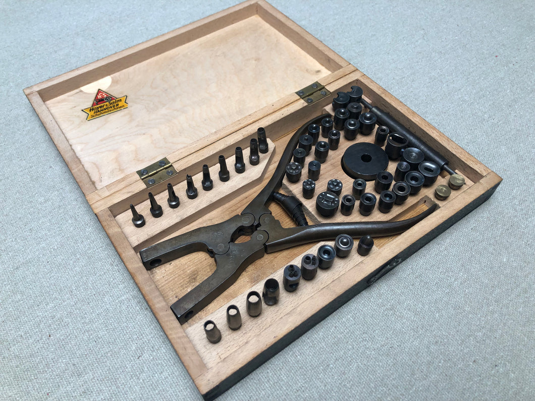 x Punch and rivet pliers set in wooden case