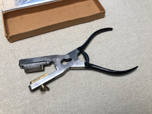 Load image into Gallery viewer, x Button hole punch pliers