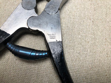 Load image into Gallery viewer, x Button hole punch pliers