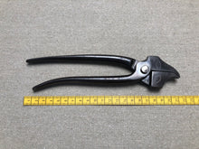 Load image into Gallery viewer, x Shoemaker lasting pliers 6 mm by Emil Brinkmann 1912