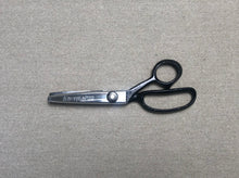 Load image into Gallery viewer, Pinking shears 5 mm by Kingshead
