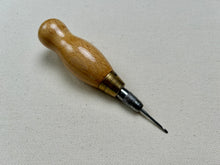 Load image into Gallery viewer, Hook needle in large handle 2,2 mm and 2,7 mm
