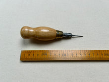 Load image into Gallery viewer, Hook needle in large handle 2,2 mm and 2,7 mm
