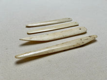 Load image into Gallery viewer, Sleeking bone, vintage
