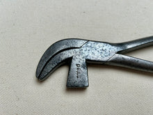 Load image into Gallery viewer, Shoemaker lasting pliers No.3a
