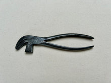 Load image into Gallery viewer, Shoemaker lasting pliers No.3a
