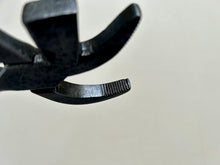 Load image into Gallery viewer, Shoemaker lasting pliers No.3a
