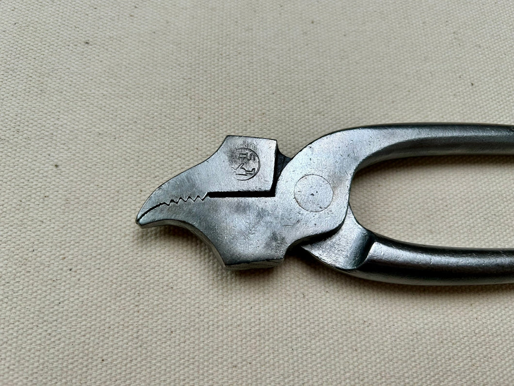 Shoemaker lasting pliers, narrow by Dauerschnitt