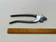 Load image into Gallery viewer, Shoemaker lasting pliers, narrow by Dauerschnitt
