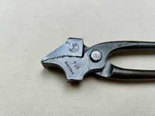 Load image into Gallery viewer, Shoemaker lasting pliers by Dauerschnitt
