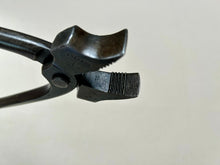 Load image into Gallery viewer, Shoemaker lasting pliers by Dauerschnitt
