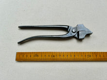 Load image into Gallery viewer, Shoemaker lasting pliers by Dauerschnitt
