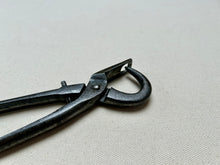 Load image into Gallery viewer, Eyelet extractor pliers, heavy
