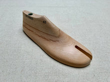 Load image into Gallery viewer, Wooden sandal last 1873002S for bespoke shoemaking
