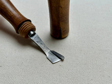 Load image into Gallery viewer, Feathering knife by OMÖ
