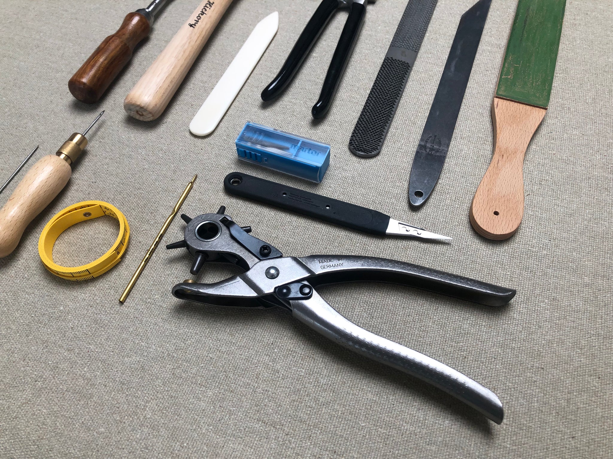 Sneaker shoemaking tool kit – Shoemakercraft