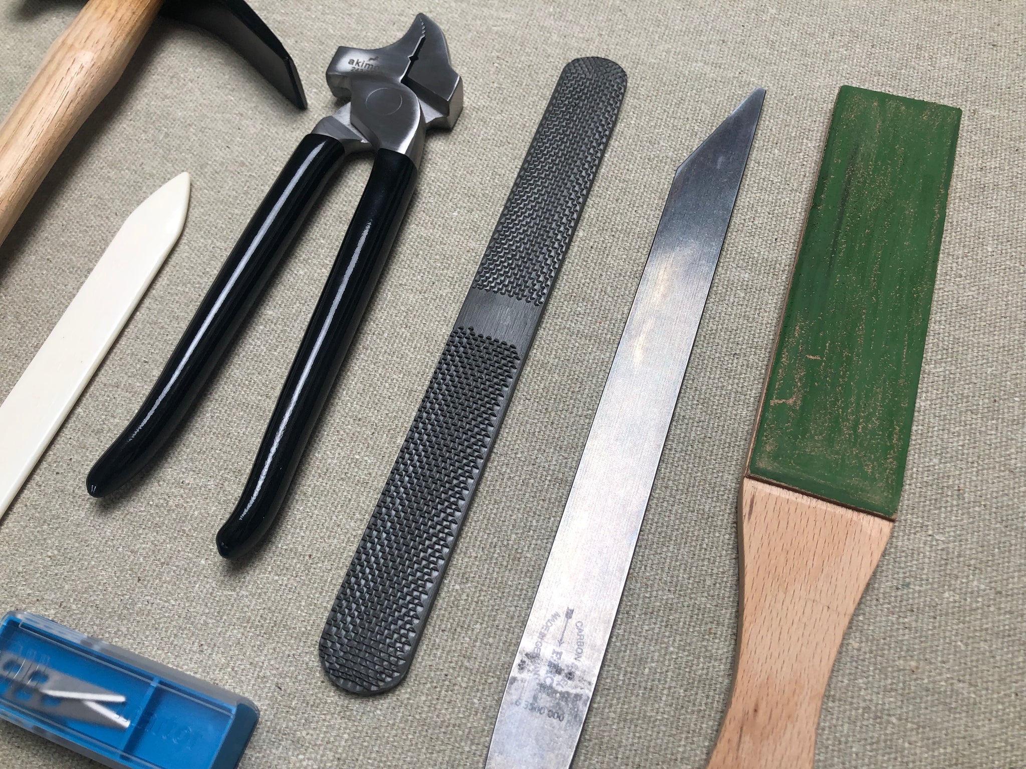 Sneaker shoemaking tool kit – Shoemakercraft