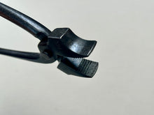 Load image into Gallery viewer, Shoemaker lasting pliers No.4
