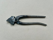 Load image into Gallery viewer, Shoemaker lasting pliers by Dauerschnitt

