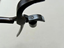 Load image into Gallery viewer, Shoemaker lasting pliers N7
