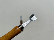 Load image into Gallery viewer, Feathering and welt knife by Don Carlos

