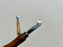 Load image into Gallery viewer, Feathering and welt knife by Don Carlos
