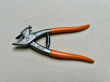 Load image into Gallery viewer, x Fudge pliers by R.Hess
