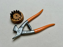 Load image into Gallery viewer, x Fudge pliers by R.Hess
