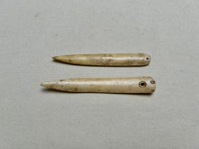 Load image into Gallery viewer, Sleeking bone, vintage
