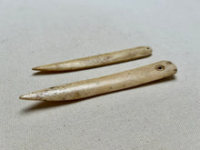 Load image into Gallery viewer, Sleeking bone, vintage
