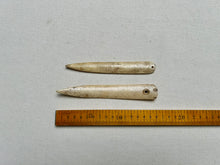 Load image into Gallery viewer, Sleeking bone, vintage
