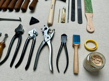 Load image into Gallery viewer, Shoemaker tool set kit for beginners in shoemaking PRO
