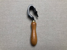 Load image into Gallery viewer, Leather roughing tool, used by Dauerschnitt
