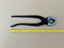 Load image into Gallery viewer, Shoemaker pincer
