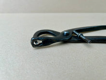Load image into Gallery viewer, Eyelet extractor pliers No.1
