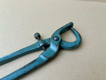 Load image into Gallery viewer, Eyelet extractor pliers No.2
