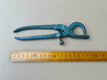 Load image into Gallery viewer, Eyelet extractor pliers No.2
