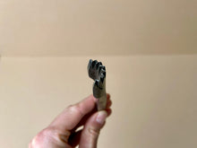 Load image into Gallery viewer, Round zig zag iron set
