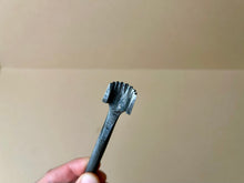 Load image into Gallery viewer, Round zig zag iron set
