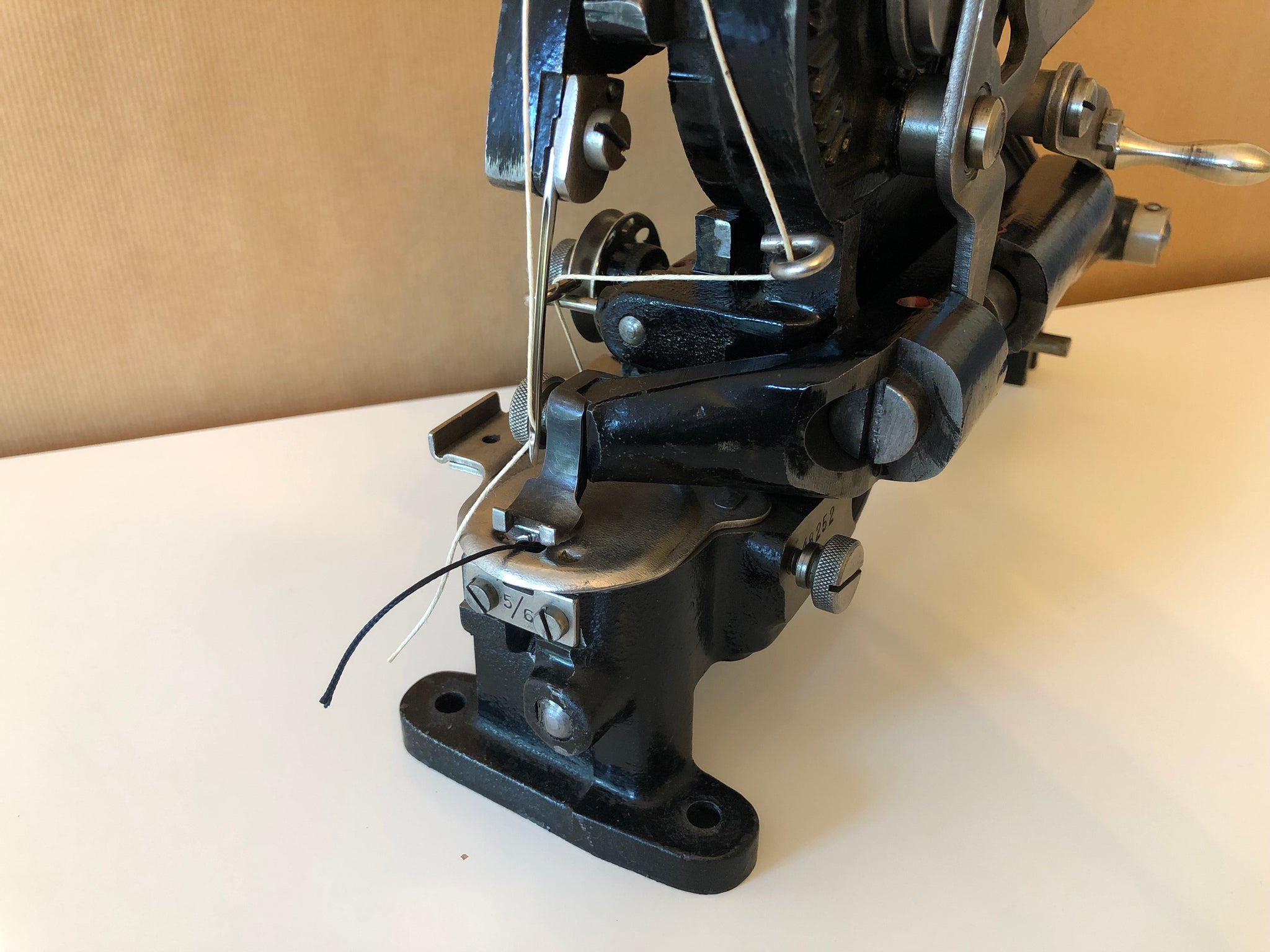 z Junker & Ruh SD 28 leather stitching machine – Shoemakercraft