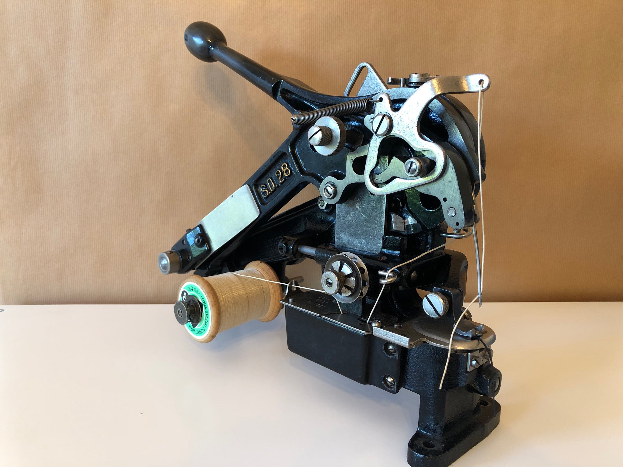 z Junker & Ruh SD 28 leather stitching machine – Shoemakercraft