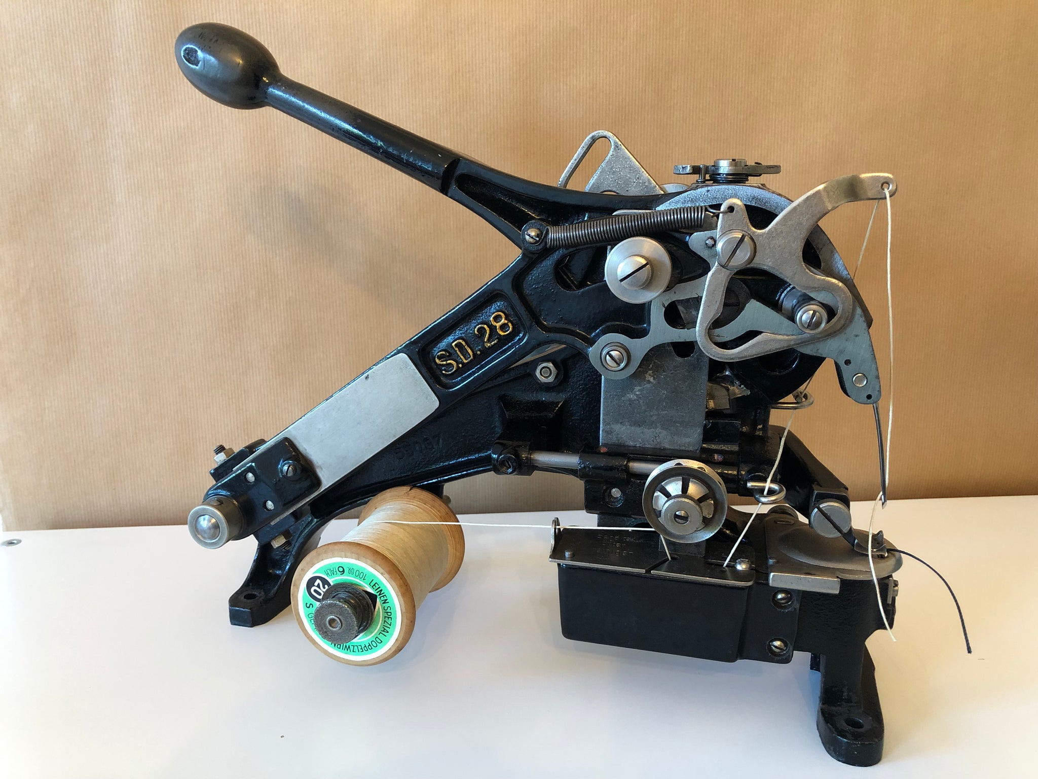 z Junker & Ruh SD 28 leather stitching machine – Shoemakercraft