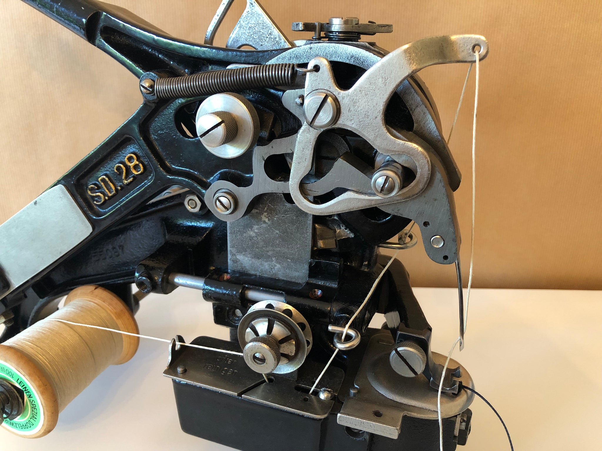 z Junker & Ruh SD 28 leather stitching machine – Shoemakercraft