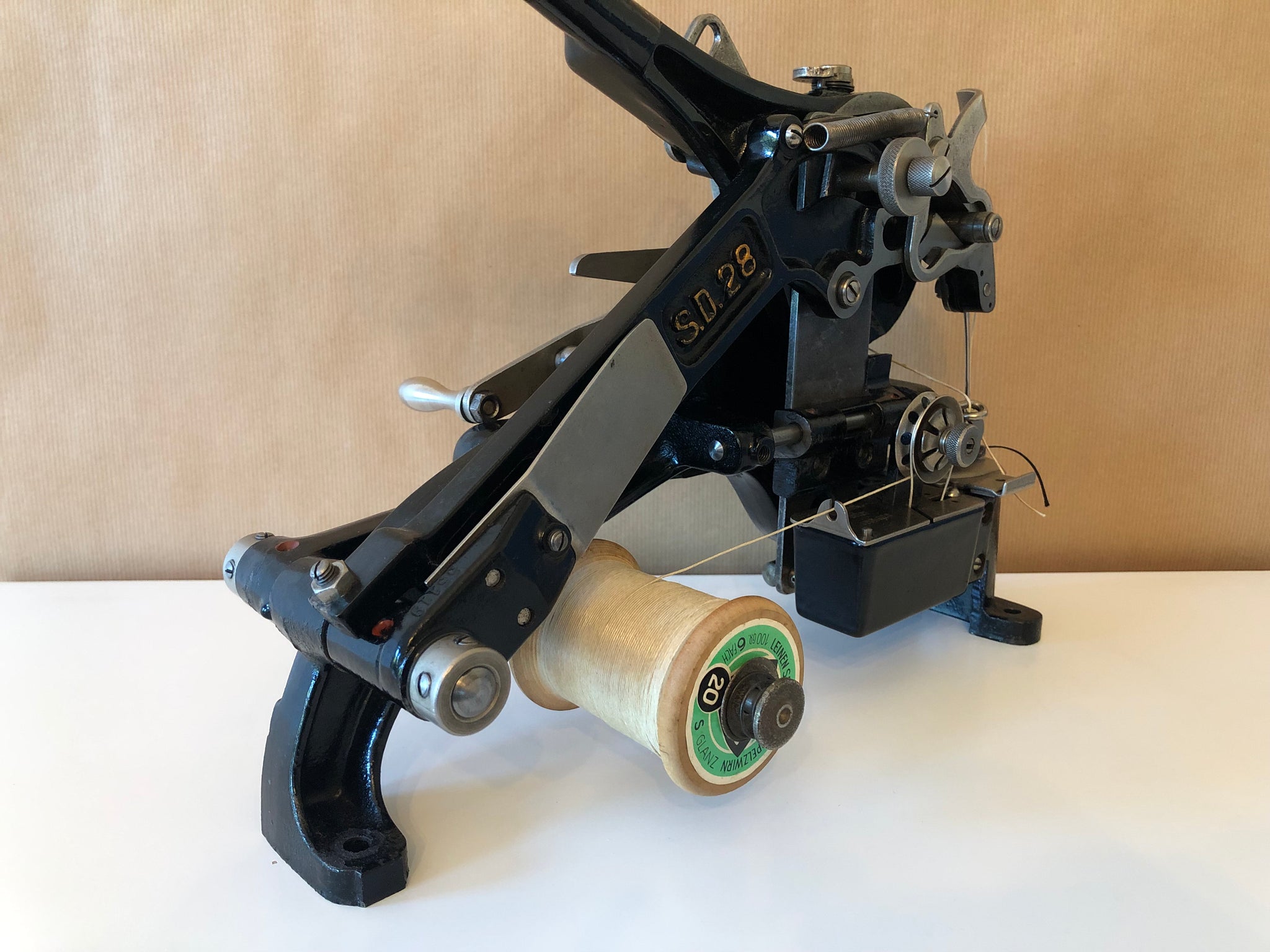 z Junker & Ruh SD 28 leather stitching machine – Shoemakercraft