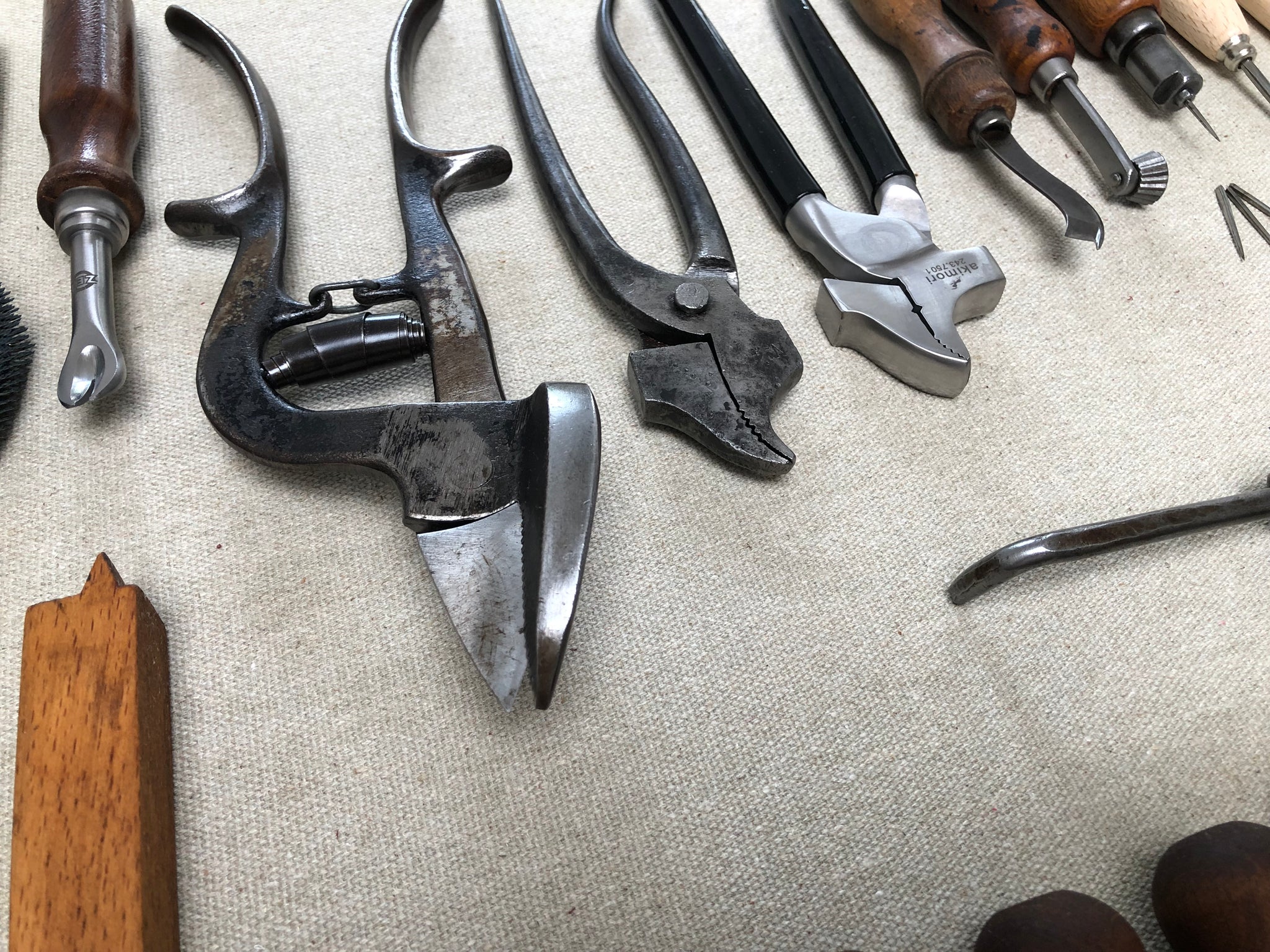 Shoemaker tool set kit for beginners in shoemaking PRO – Shoemakercraft