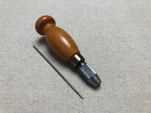 Load image into Gallery viewer, Hook needle, jerk needle 1,8 mm in handle
