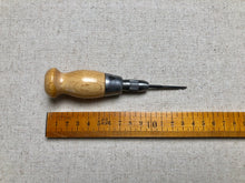 Load image into Gallery viewer, Hook needle, jerk needle 2,2 mm or 2,7 mm in handle
