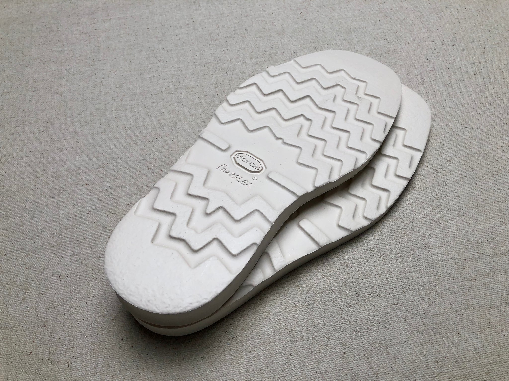 Chaussure semelle VIBRAM® résistante à l'eau TREK BRUN S3
