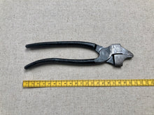 Load image into Gallery viewer, Shoemaker lasting pliers, narrow shape
