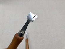 Load image into Gallery viewer, Feathering and welt knife by Don Carlos No.2
